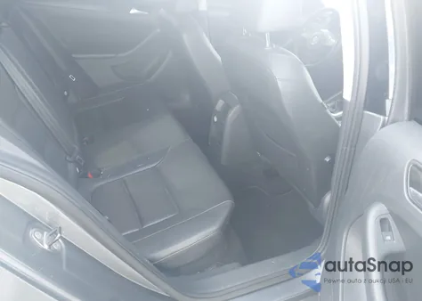 2014 Volkswagen Jetta 1.8T Se z USA, uszkodzony, nr VIN 3VWD17AJ3EM249215